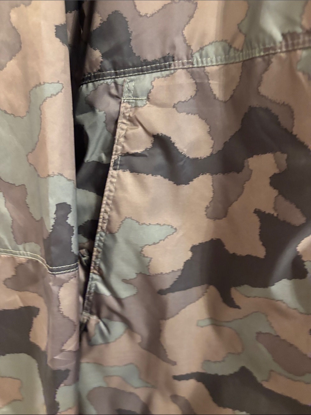 Columbia women’s Camo Hooded Rain Jacket - Green/Brown/Black - Picture 4 of 7